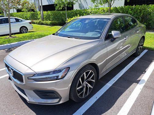 2020 Volvo S60 T5 Momentum