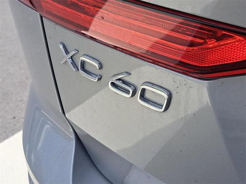 2025 Volvo XC60 B5 Core