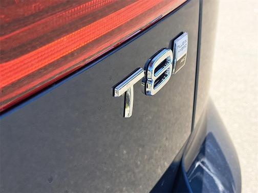 2026 Volvo XC60 Plug-In Hybrid Ultra, T8 AWD Electric/Gasoline, Dark