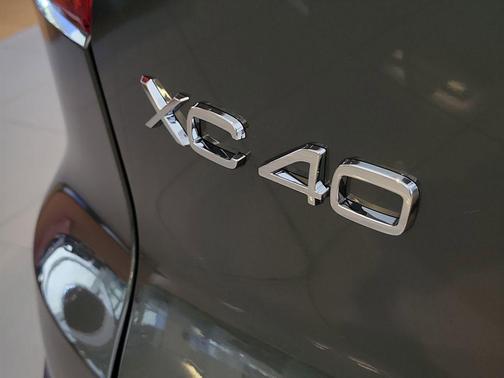 Forest Lake 2026 Volvo XC40 Plus, B5 AWD Gas (mild hybrid), Dark