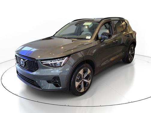 Forest Lake 2026 Volvo XC40 Plus, B5 AWD Gas (mild hybrid), Dark