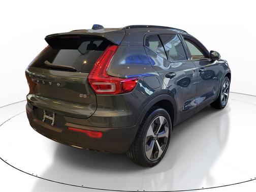 Forest Lake 2026 Volvo XC40 Plus, B5 AWD Gas (mild hybrid), Dark