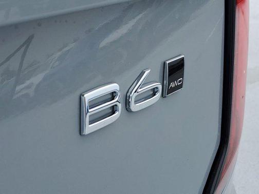 2025 Volvo XC90 B6 Core