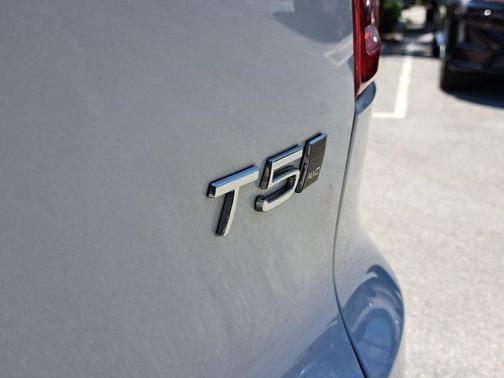 2022 Volvo XC40 T5 Inscription