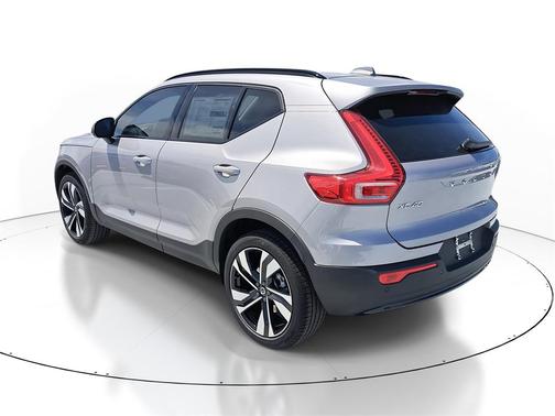 2026 Volvo XC40 B4 Plus