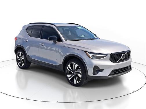 2026 Volvo XC40 B4 Plus