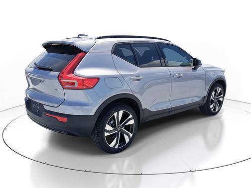 2026 Volvo XC40 B4 Plus