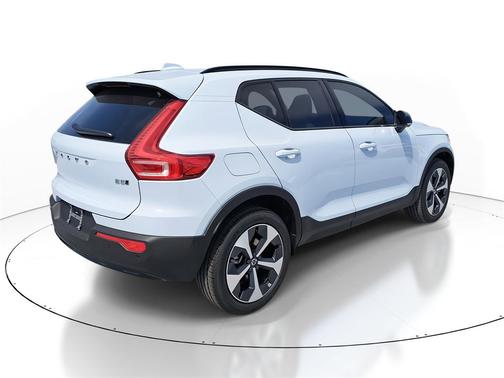 2026 Volvo XC40 B5 Plus