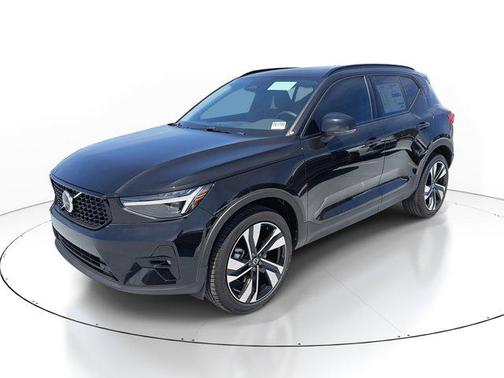 2026 Volvo XC40 B4 Plus