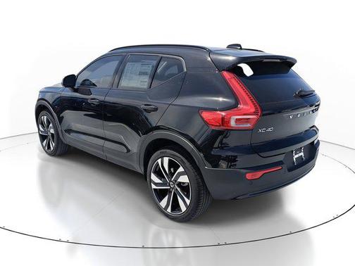 2026 Volvo XC40 B4 Plus