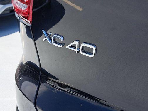 2026 Volvo XC40 B4 Plus
