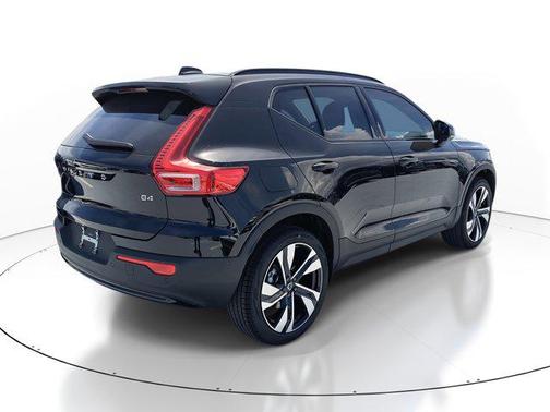 2026 Volvo XC40 B4 Plus