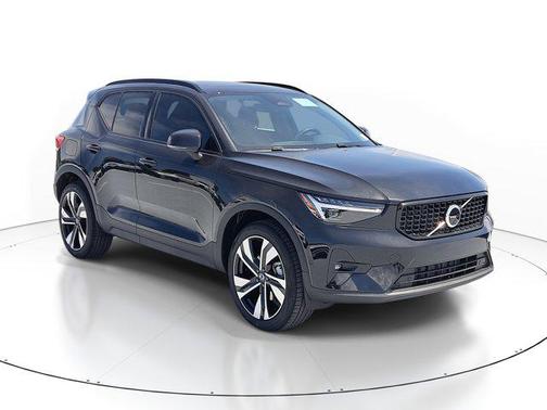 2026 Volvo XC40 B4 Plus