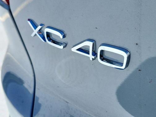 Vapour Grey Metallic 2026 Volvo XC40 Plus, B5 AWD Gas (mild hybrid), Dark