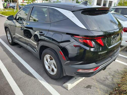 Black Pearl 2024 Hyundai TUCSON SE