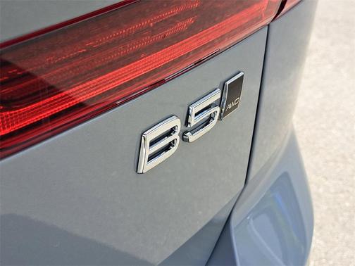 2026 Volvo XC60 B5 Core