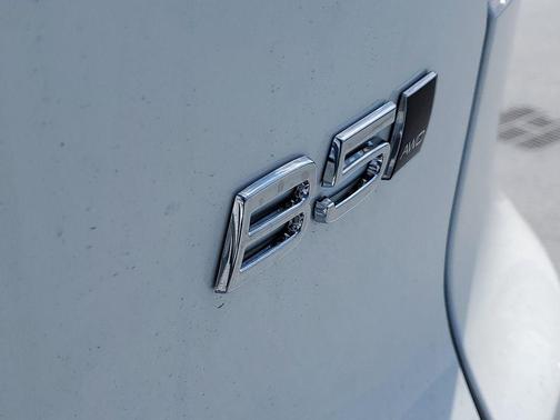 2026 Volvo XC40 Plus, B5 AWD Gas (mild hybrid), Dark