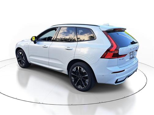 2026 Volvo XC60 Plug-In Hybrid T8 Plus
