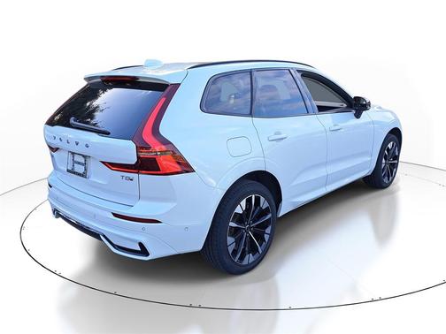 2026 Volvo XC60 Plug-In Hybrid T8 Plus