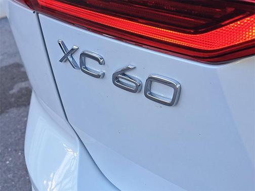2026 Volvo XC60 Plug-In Hybrid T8 Plus