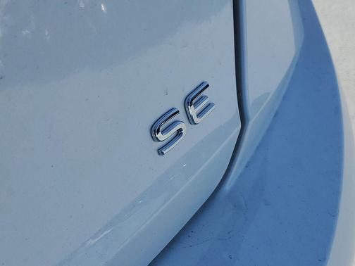 Opal White Pearl 2026 Volkswagen Jetta 1.4T SE