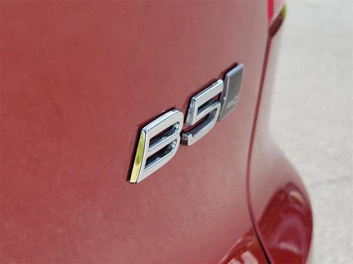 2023 Volvo XC40 B5 Plus Bright Theme