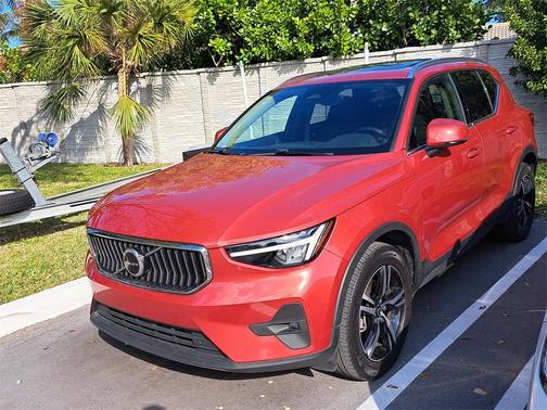 2023 Volvo XC40 B5 Plus Bright Theme