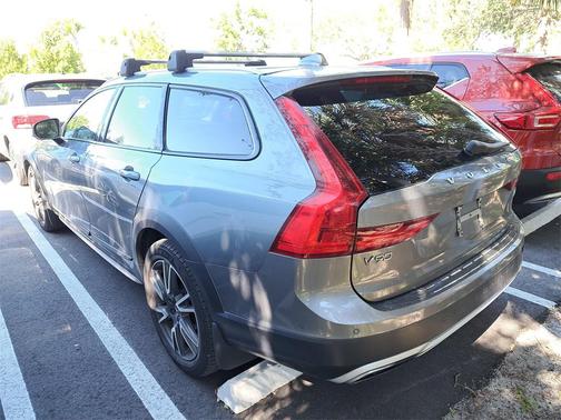 2017 Volvo V90 Cross Country T6