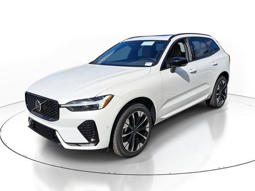 Crystal White Metallic 2026 Volvo XC60 B5 Plus