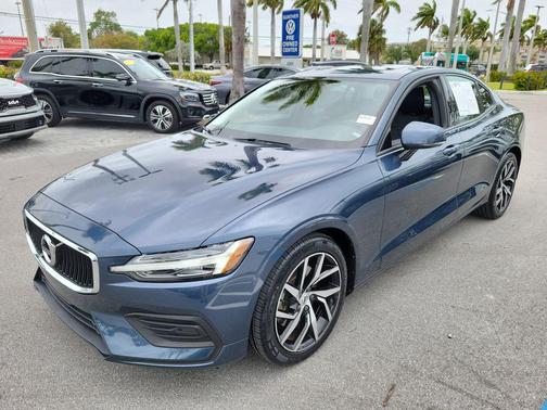 2020 Volvo S60 T5 Momentum