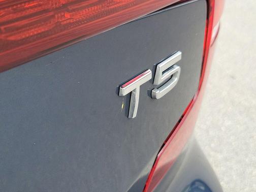 Denim Blue Metallic 2020 Volvo S60 T5 Momentum