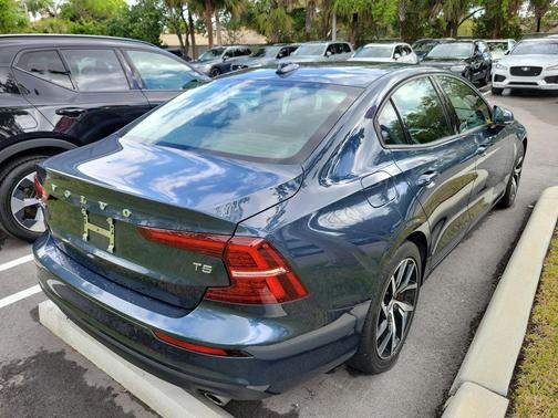 2020 Volvo S60 T5 Momentum