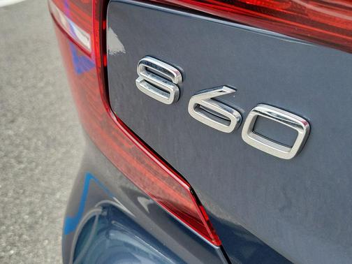 2020 Volvo S60 T5 Momentum