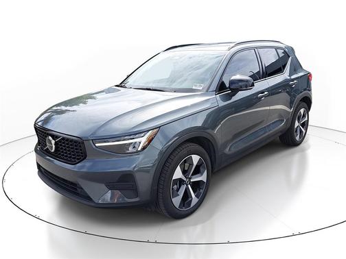 2026 Volvo XC40 Core, B5 AWD Gas (mild hybrid), Dark