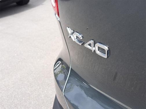 2026 Volvo XC40 Core, B5 AWD Gas (mild hybrid), Dark