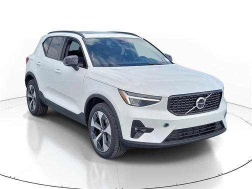 2026 Volvo XC40 Plus, B5 AWD Gas (mild hybrid), Dark