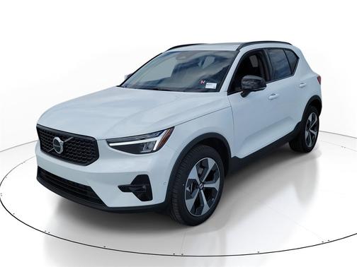 2026 Volvo XC40 Plus, B5 AWD Gas (mild hybrid), Dark