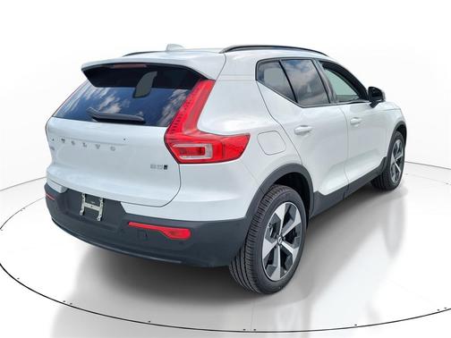 2026 Volvo XC40 Plus, B5 AWD Gas (mild hybrid), Dark