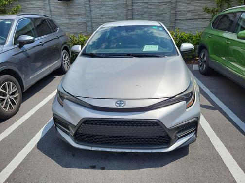 Classic Silver Metallic 2020 Toyota Corolla SE