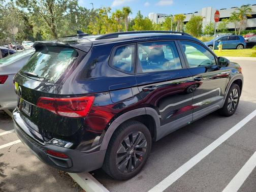 Deep Black Pearl 2022 Volkswagen Taos 1.5T S