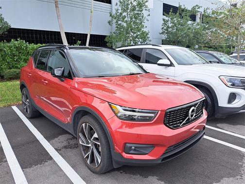 2019 Volvo XC40 T5 R-Design