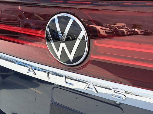 2025 Volkswagen Atlas 2.0T SE