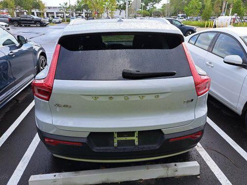 2020 Volvo XC40 T5 Momentum
