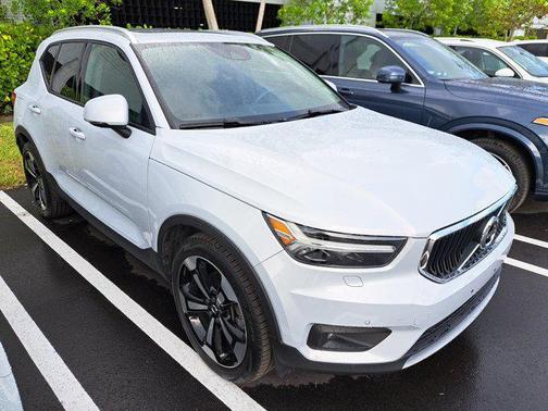 2020 Volvo XC40 T5 Momentum