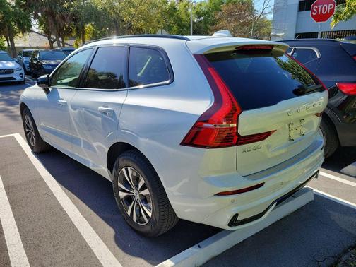 Crystal White Metallic 2024 Volvo XC60 B5 Core Dark Theme