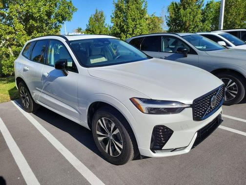 Crystal White Metallic 2024 Volvo XC60 B5 Core Dark Theme