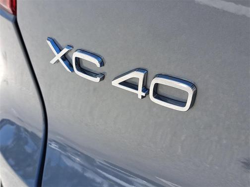 2024 Volvo XC40 B5 Plus Bright Theme