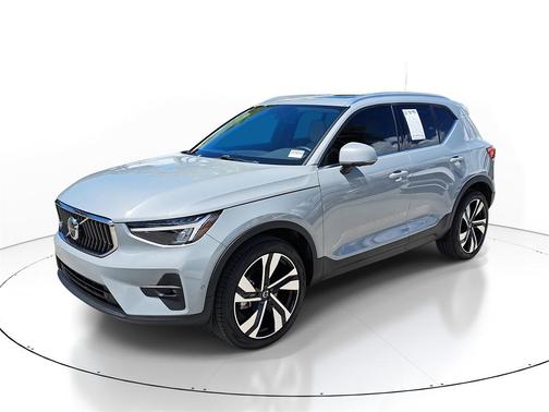 2024 Volvo XC40 B5 Plus Bright Theme