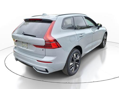 Vapour Grey Metallic 2026 Volvo XC60 B5 Core