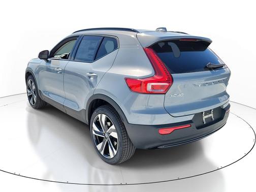Cloud Blue 2026 Volvo XC40 Ultra, B5 AWD Gas (mild hybrid), Dark